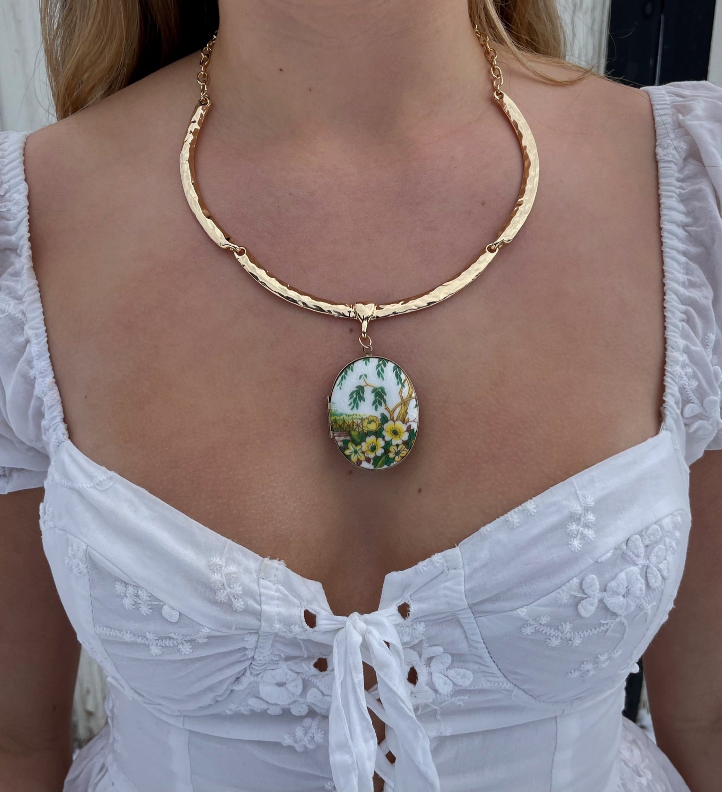 Floral pattern vintage locket